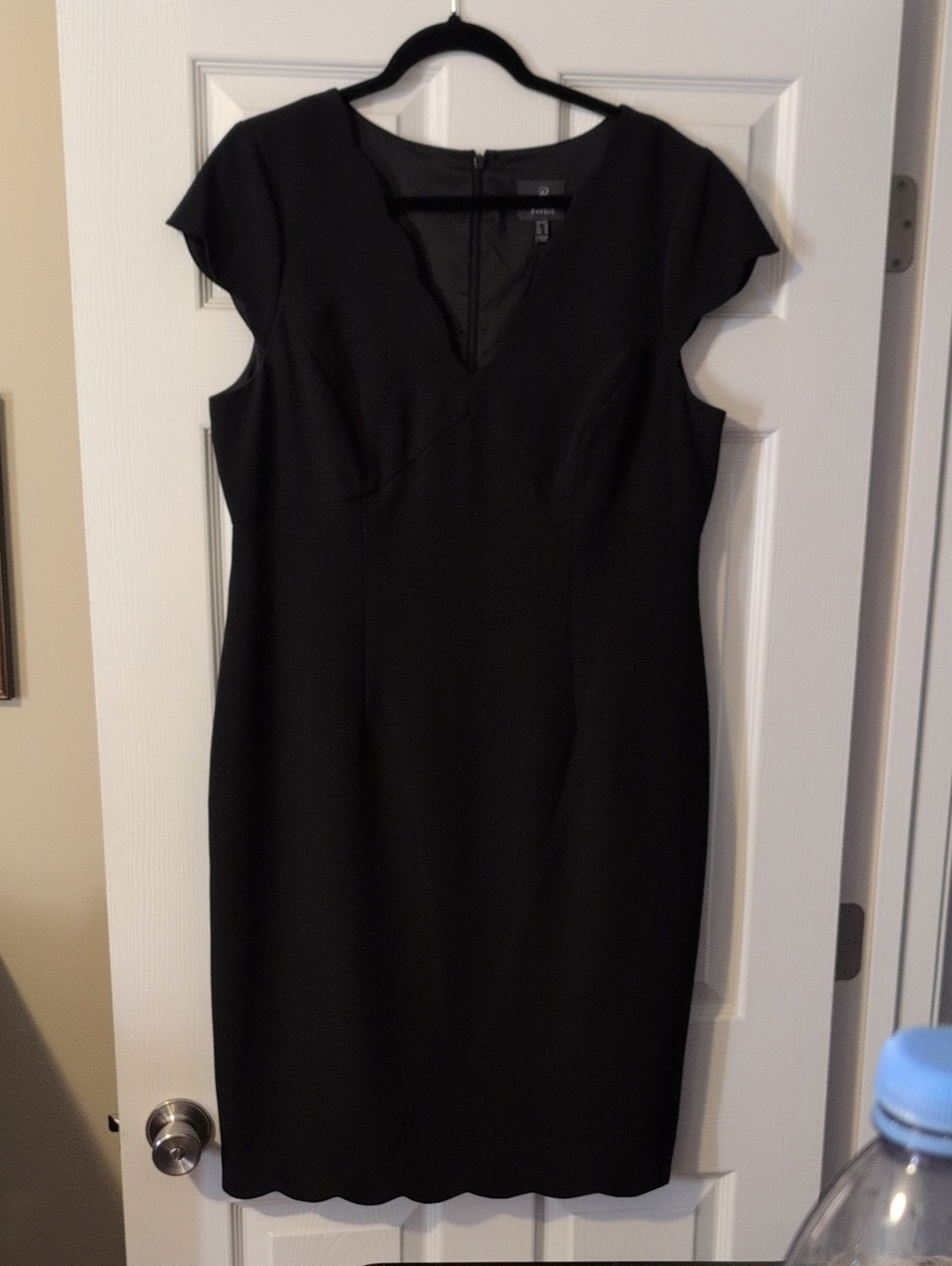 Adrianna Papell Black Cap-Sleeve V-Neck Midi Dress